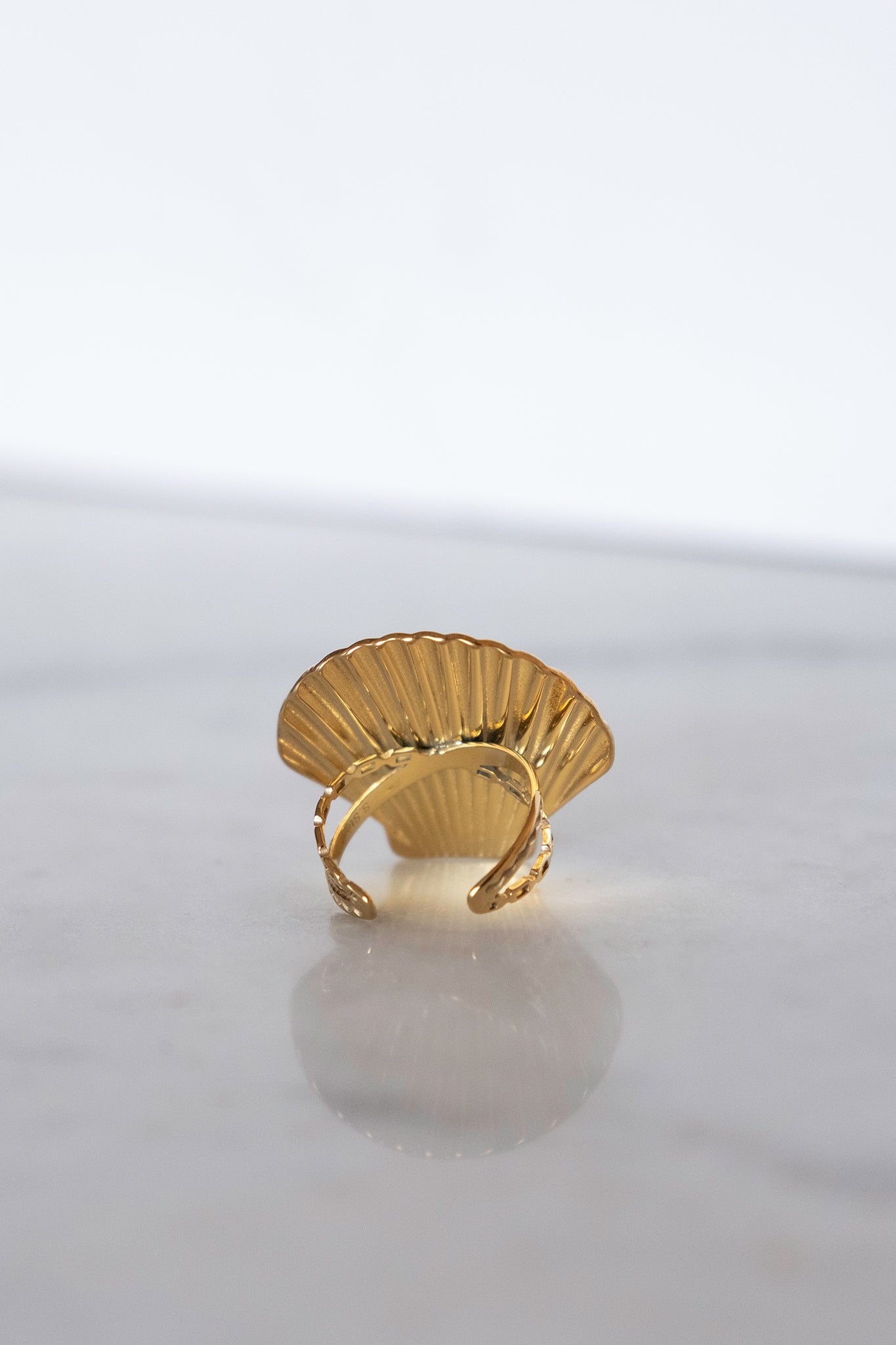 Shell Ring in Gold