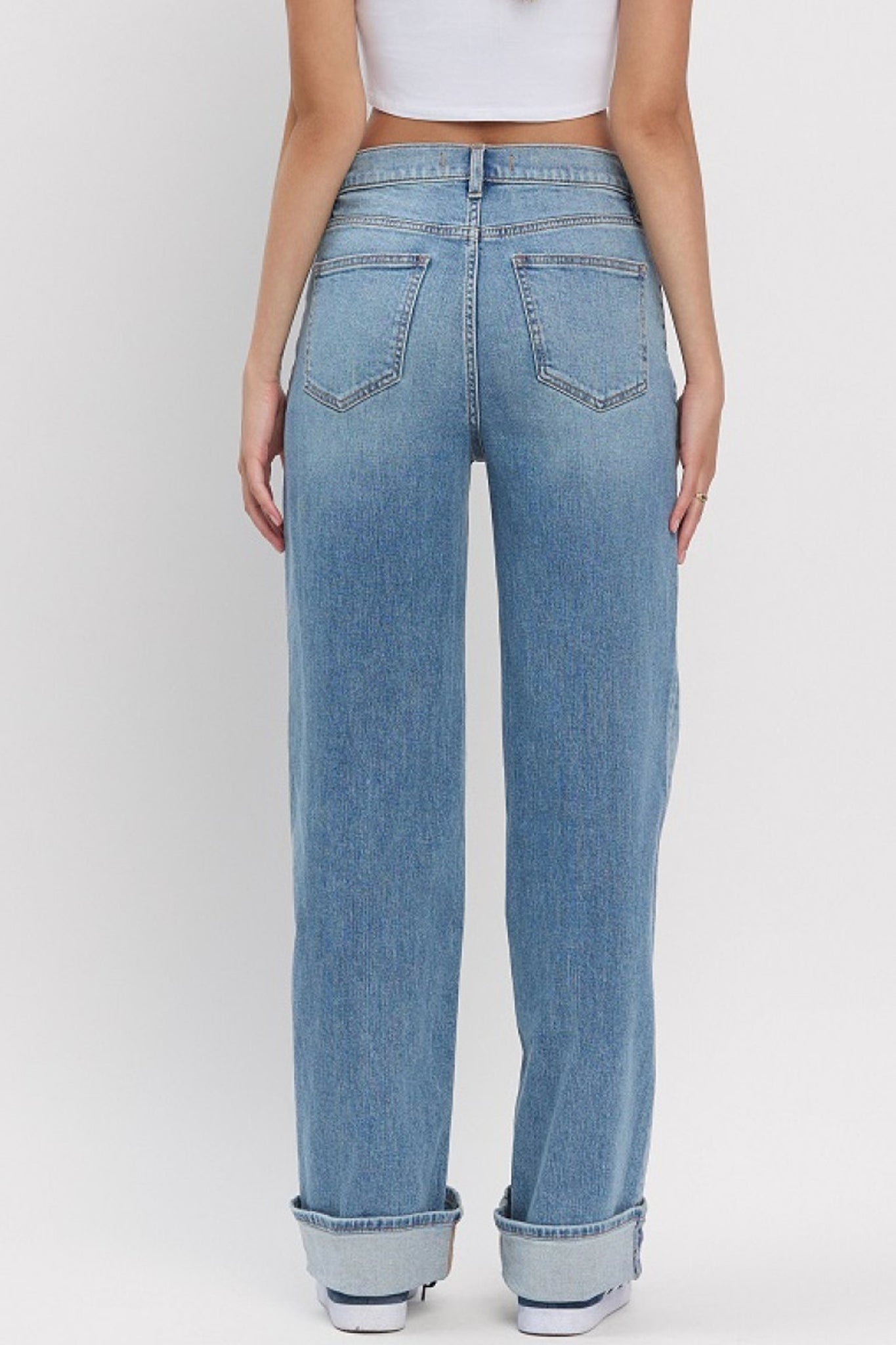 Eunina Ryder baggy jeans in Sierra, showcasing a relaxed fit with coastal charm, perfect for boho beach adventures.