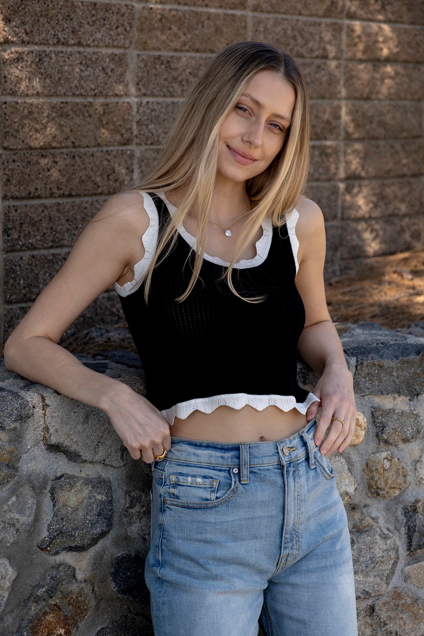 Cropped Scallop Knit Tank in Black