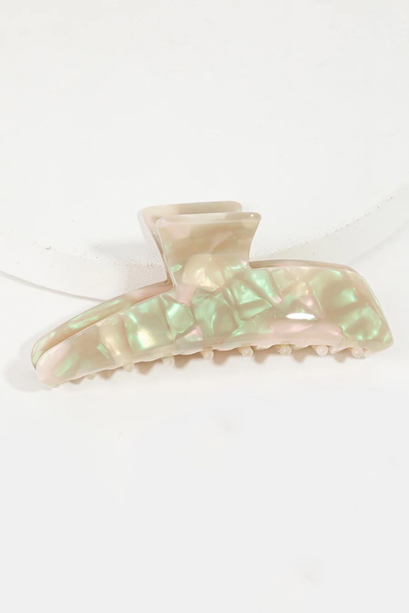 Pearly White Claw Hair Clip