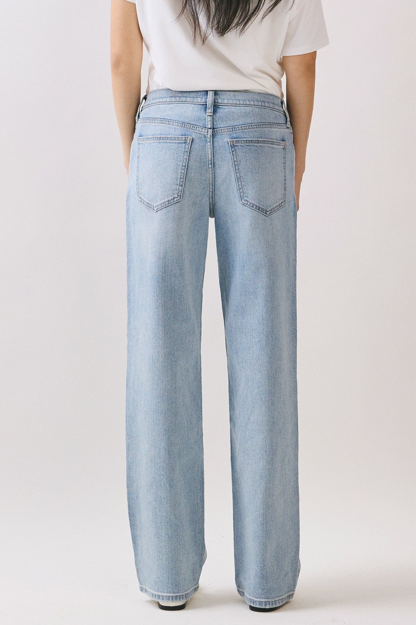 Eunina Atria Relaxed Straight Jeans in Moonlit