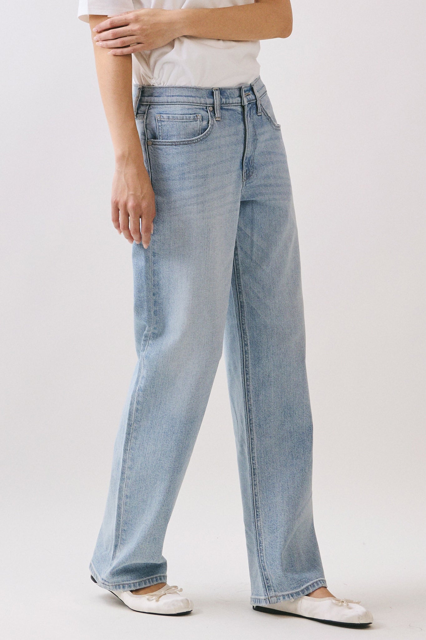 Eunina Atria Relaxed Straight Jeans in Moonlit