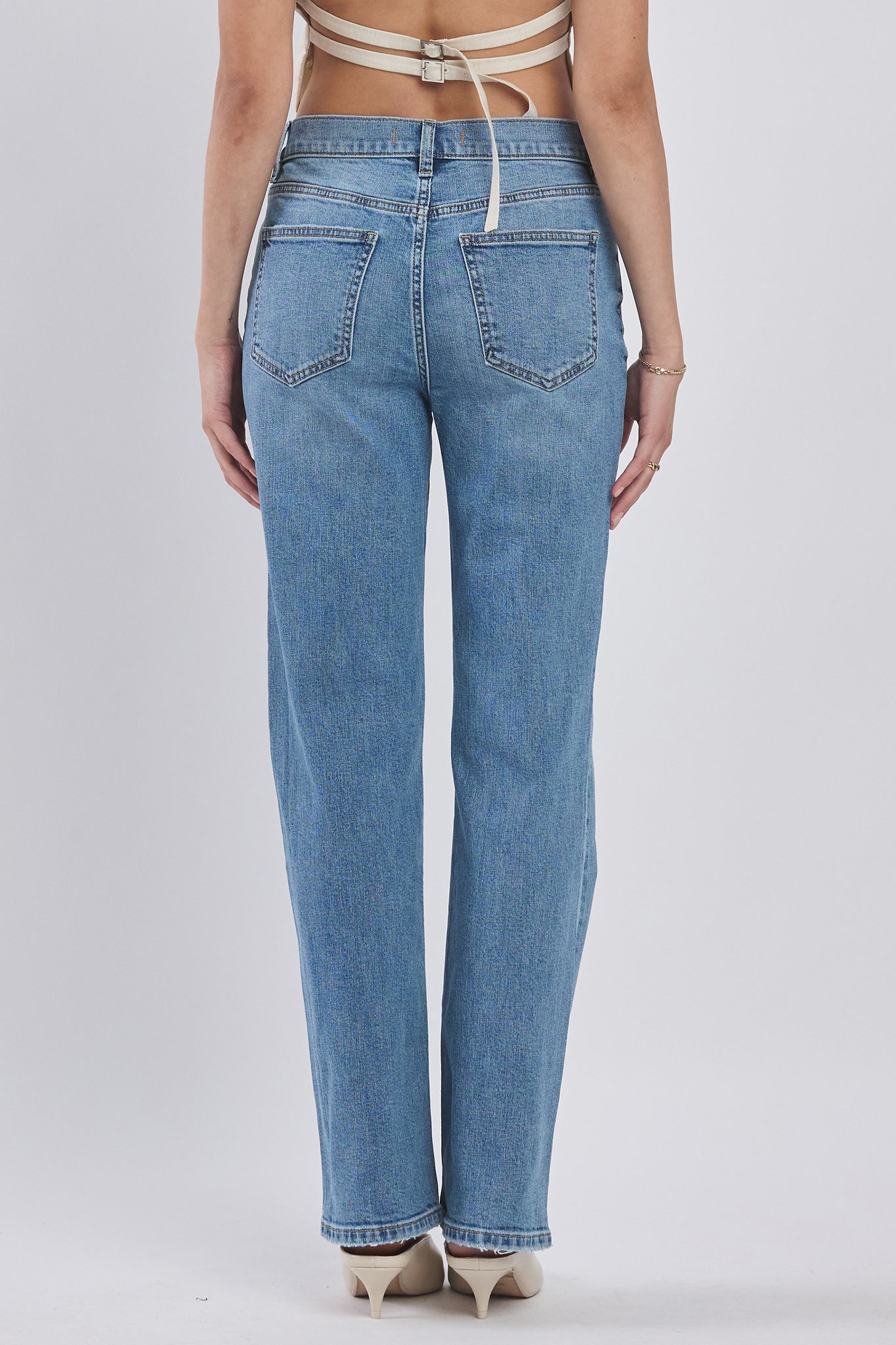 Eunina Codi Dad Jeans in Gobi exude a relaxed coastal vibe with a boho spirit, perfect for effortless seaside days.