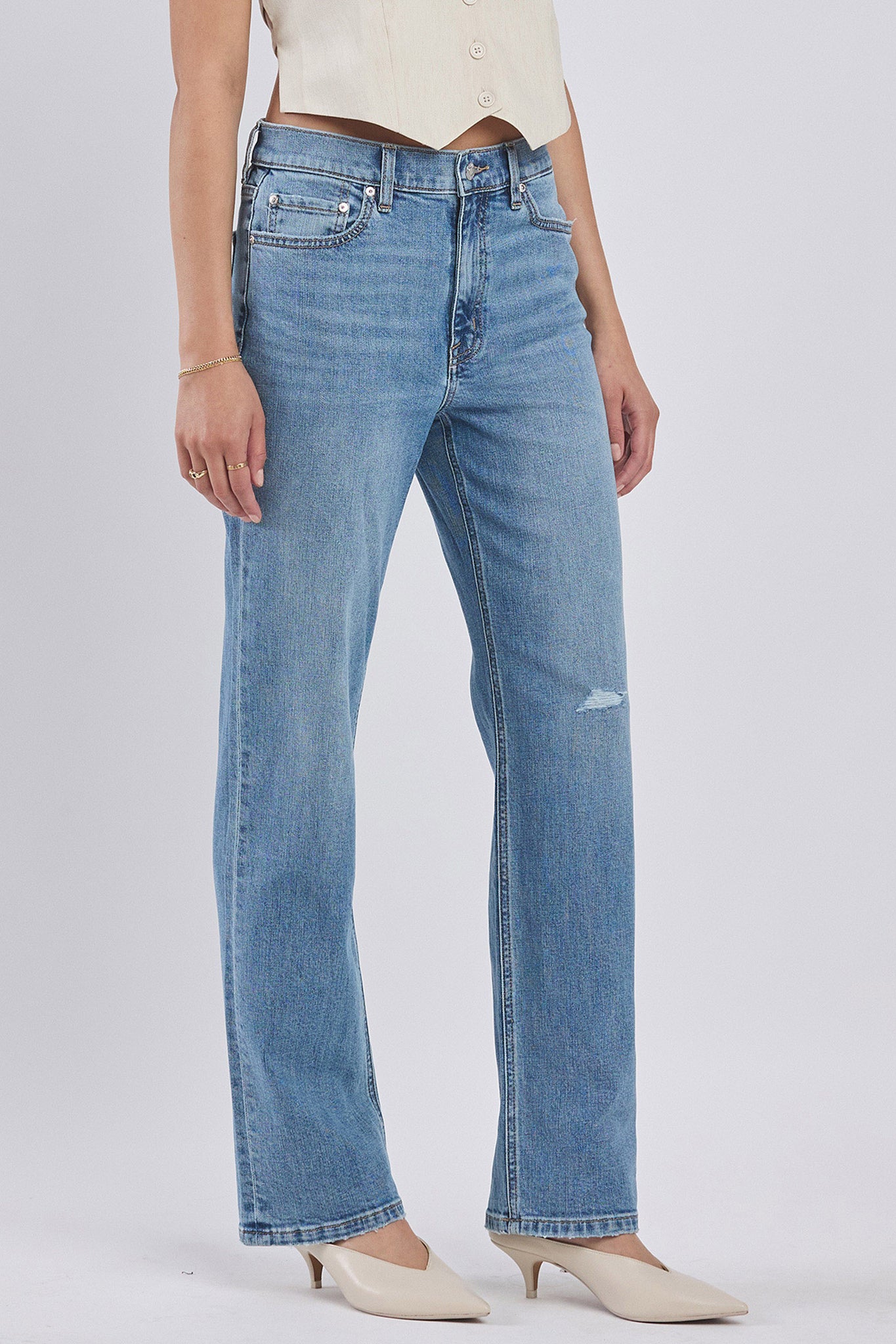 Eunina Codi Dad Jeans in Gobi bring a relaxed, boho vibe to Larrea Cove’s new arrivals, perfect for coastal adventures.