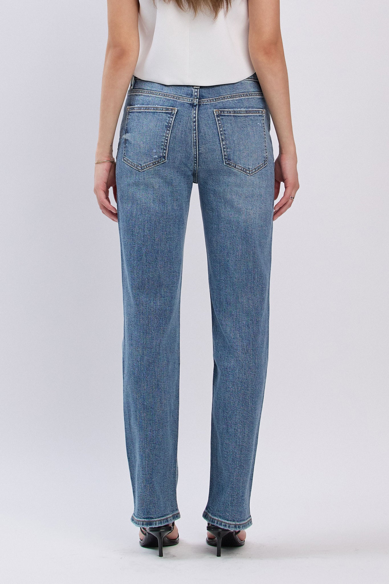 Eunina Codi dad jeans in Mesquite, showcasing a relaxed fit and timeless design, perfect for coastal boho style lovers