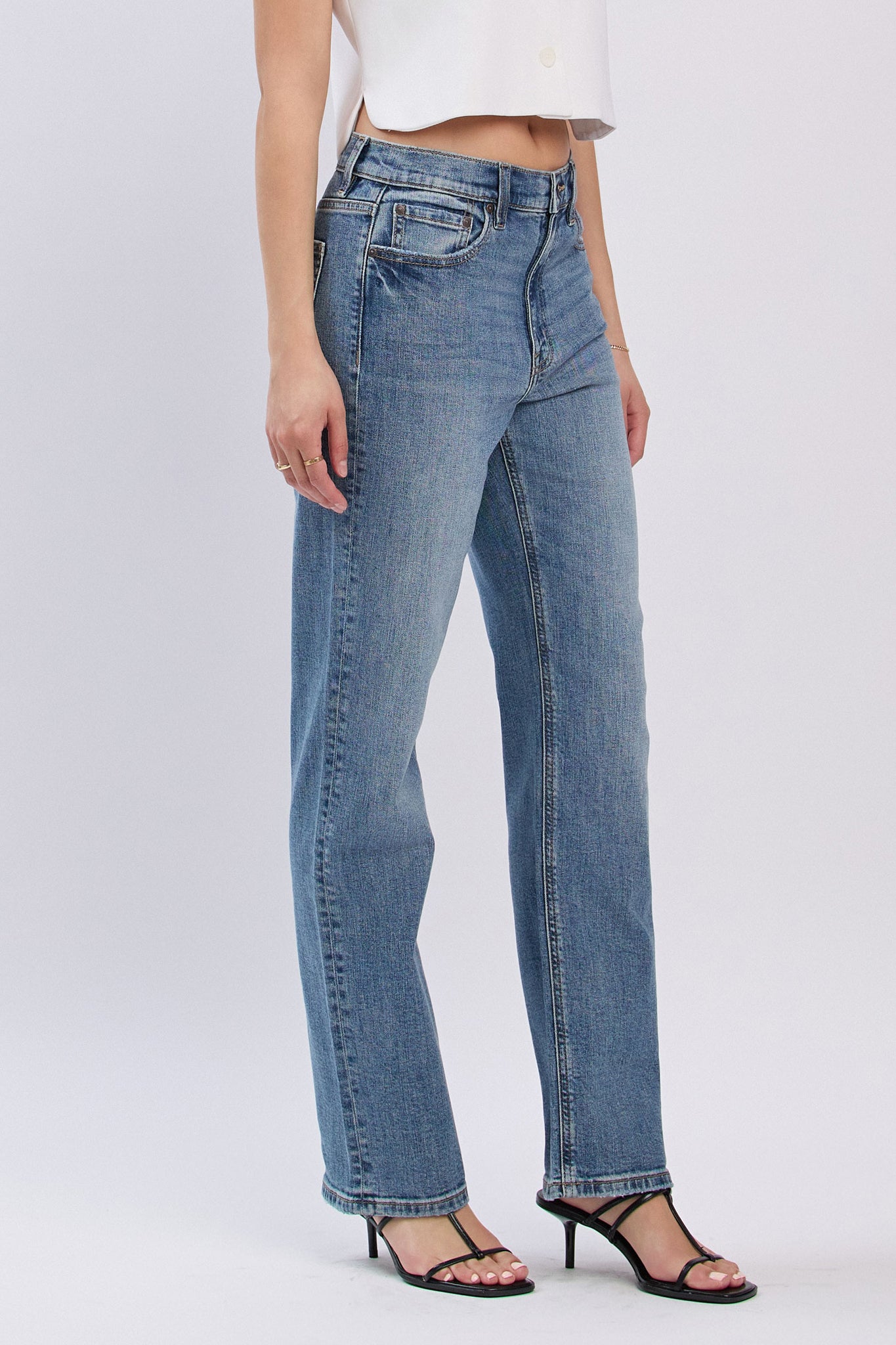 Eunina Codi dad jeans in mesquite, capturing Larrea Cove's boho coastal vibe with relaxed fit and versatile style.