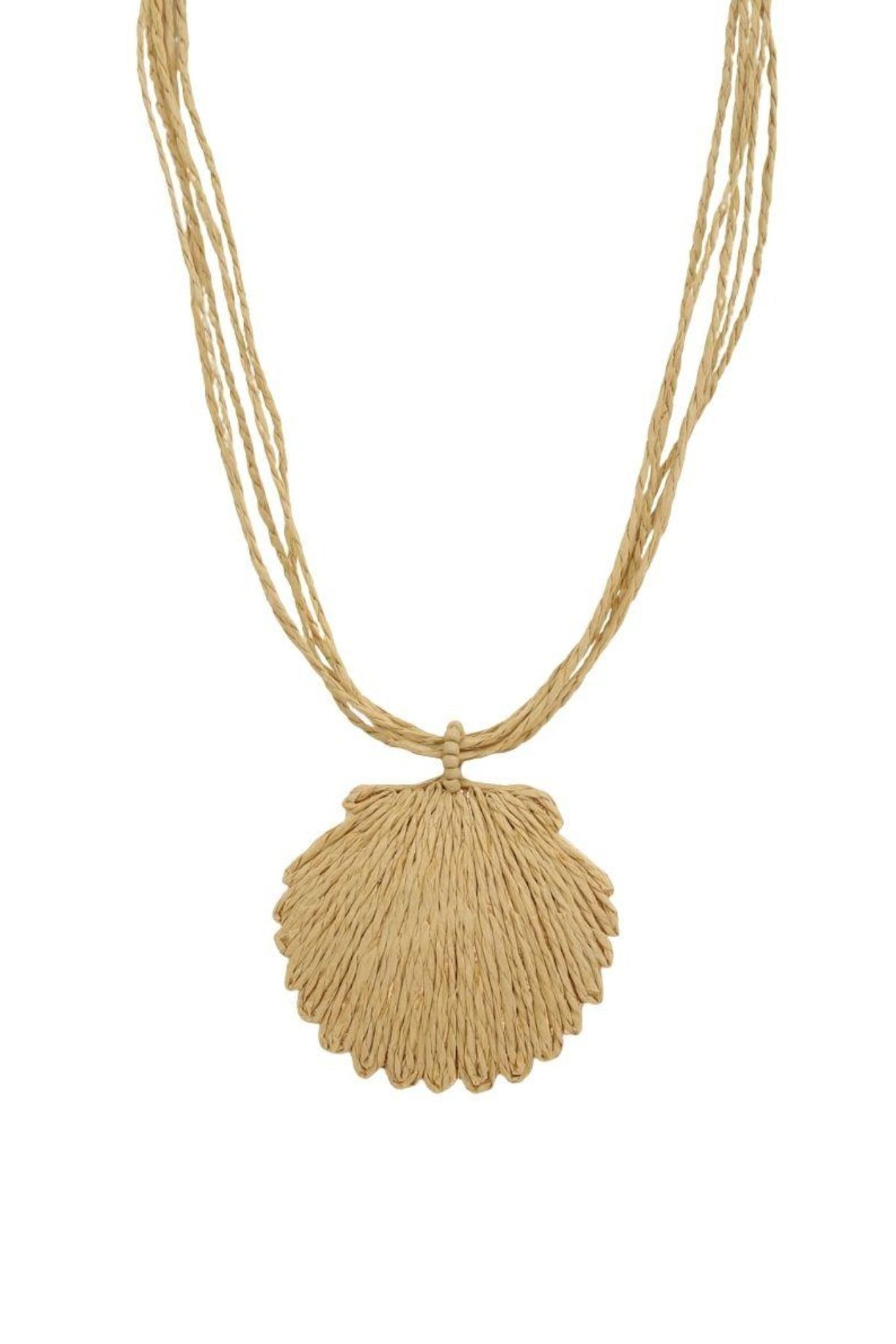 Golden Shore Raffia Shell Necklace in Beige