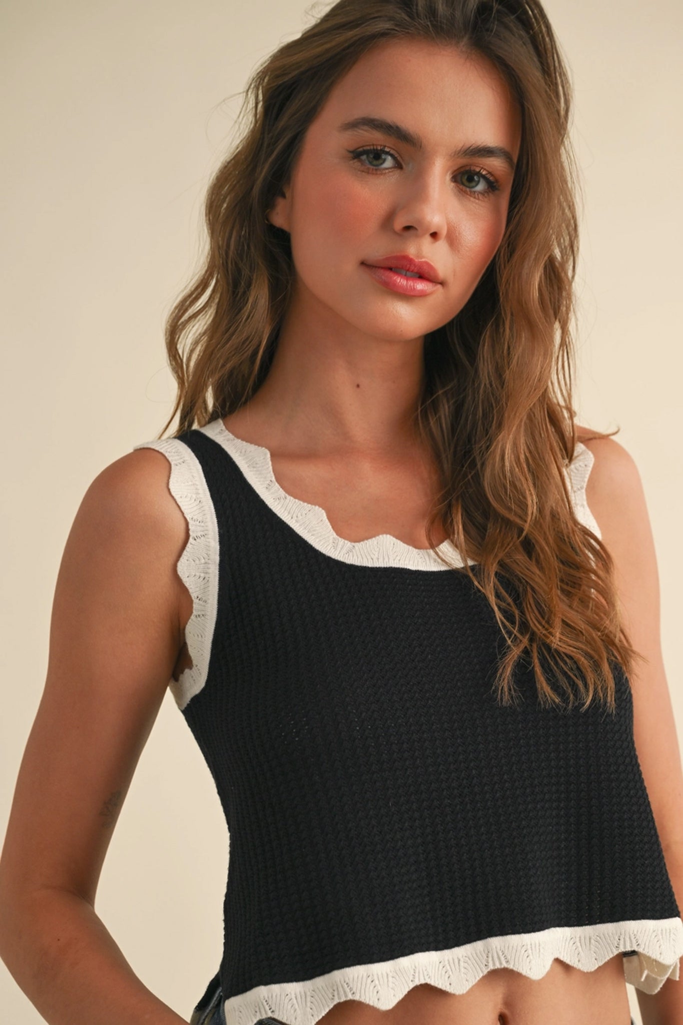 Cropped Scallop Knit Tank in Black