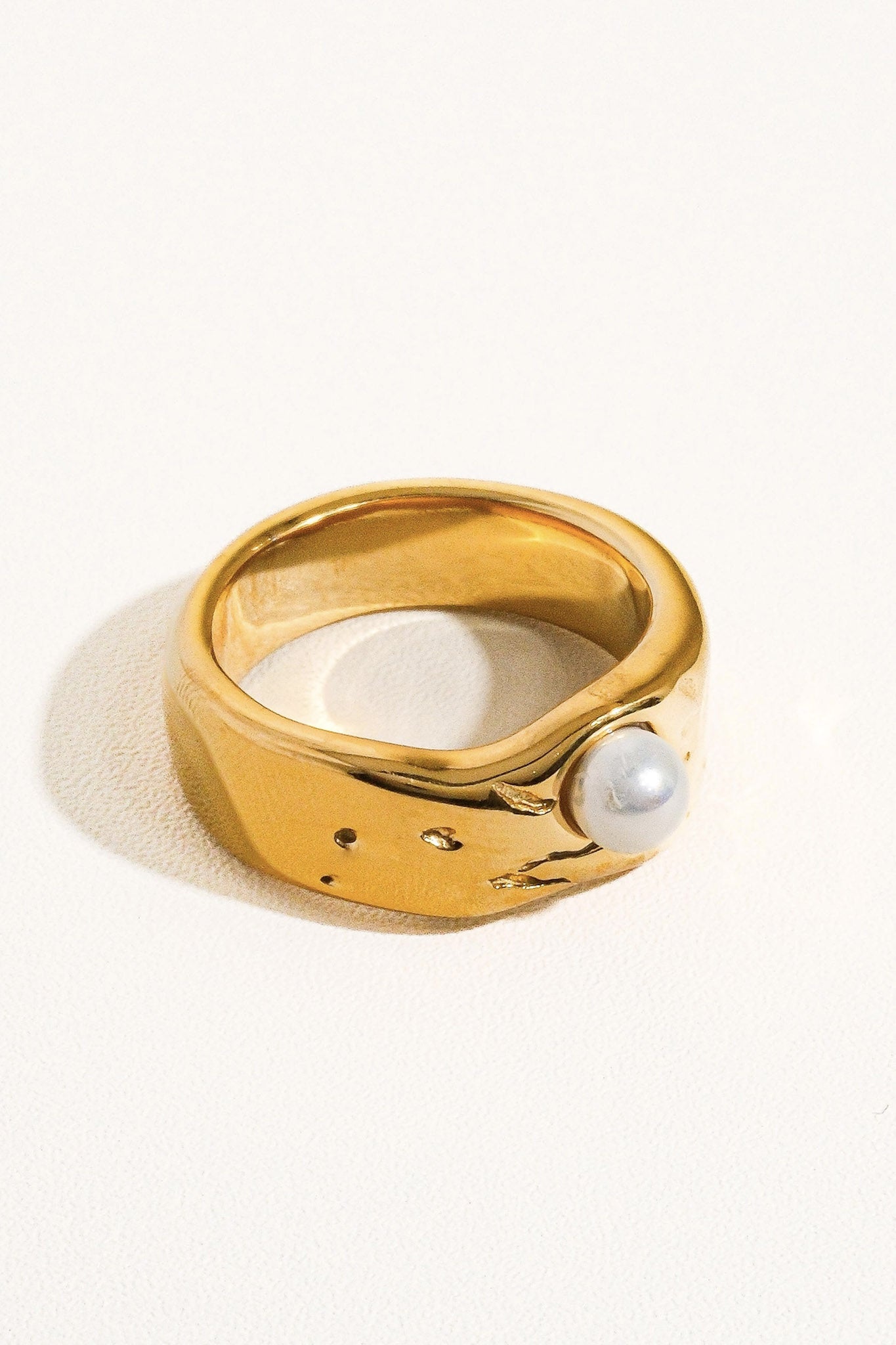 Coastal Glow Pearl Ring