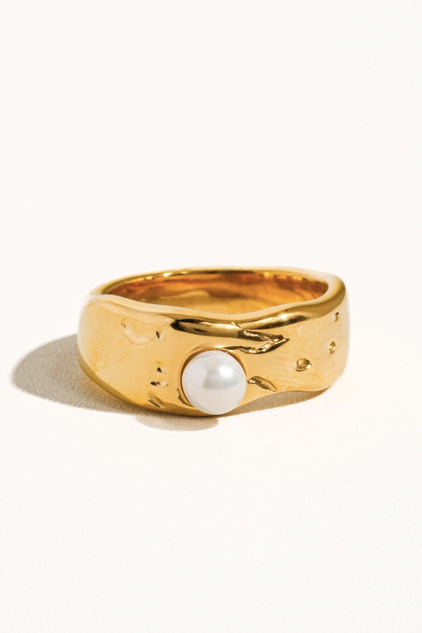Coastal Glow Pearl Ring