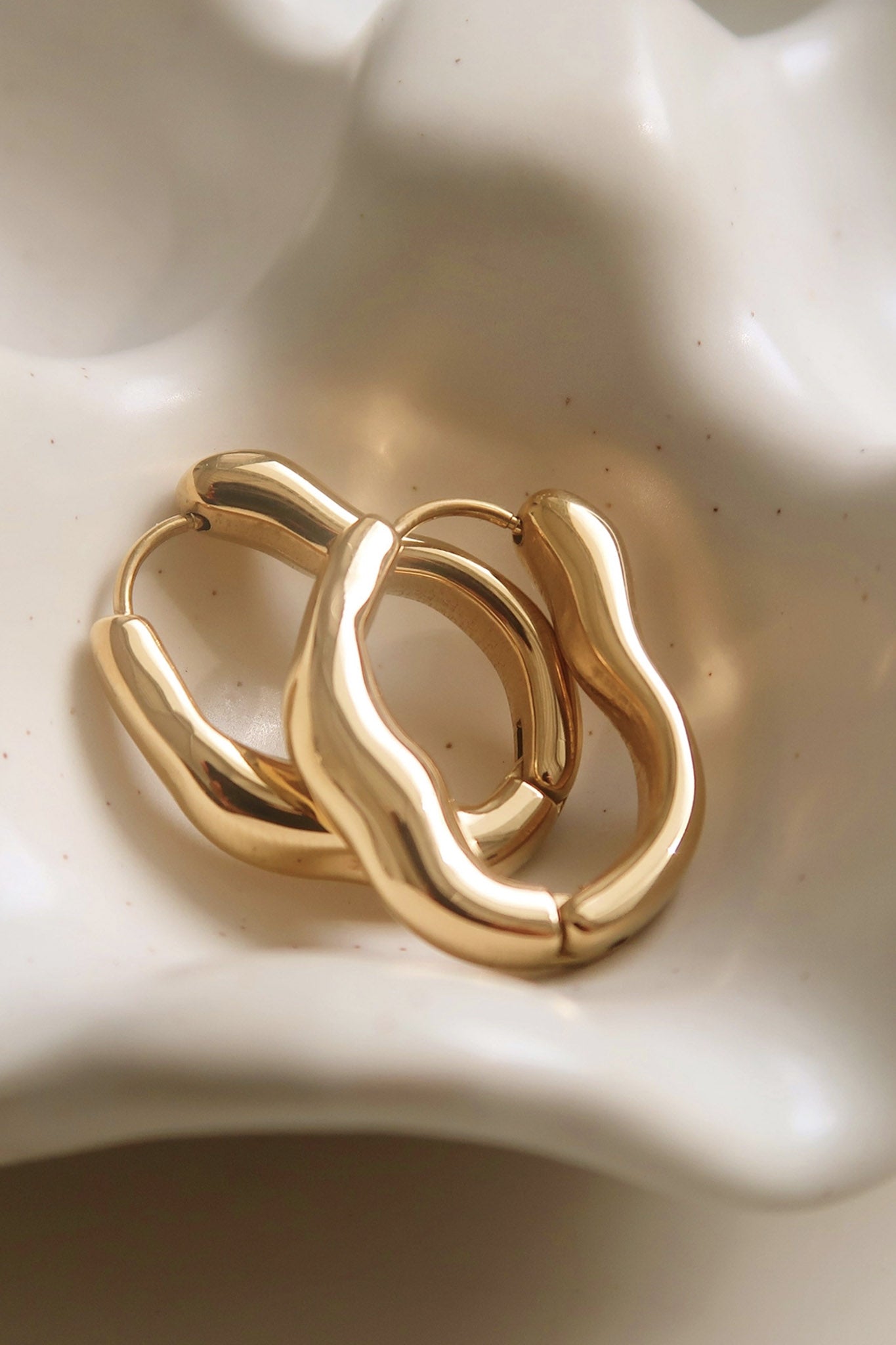 Gold Wavy Oval Hoop Earrings