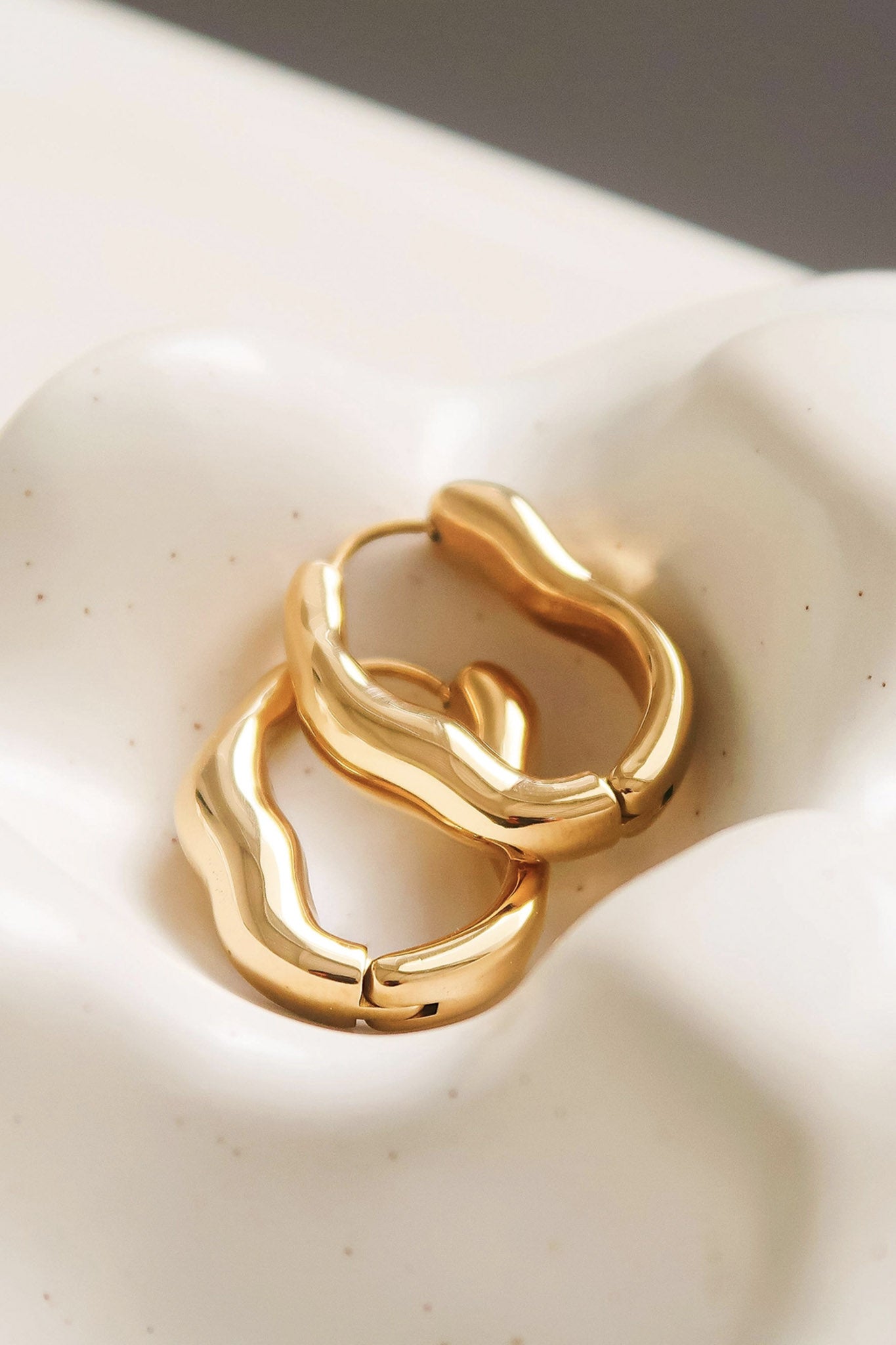 Gold Wavy Oval Hoop Earrings