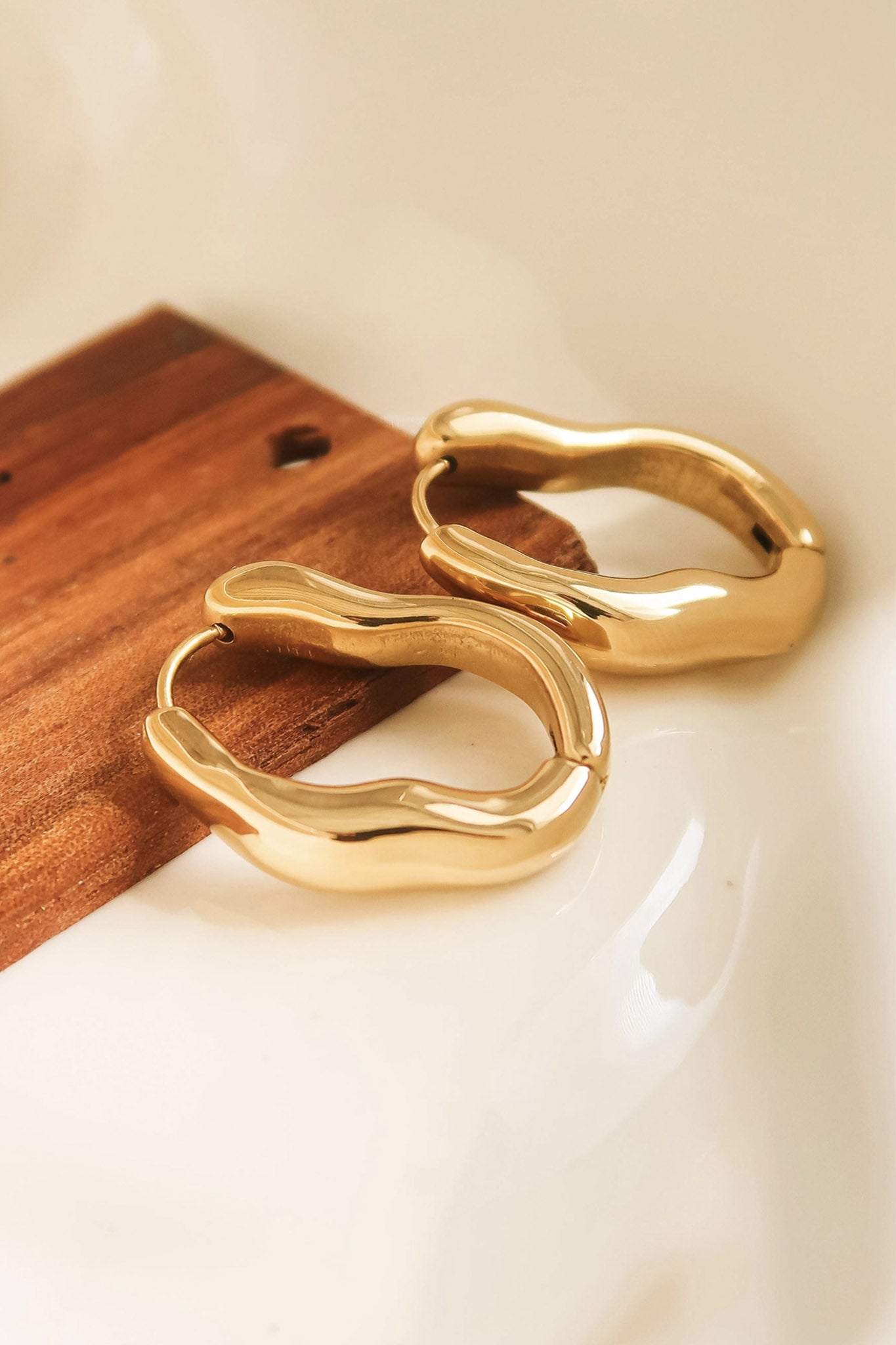 Gold Wavy Oval Hoop Earrings