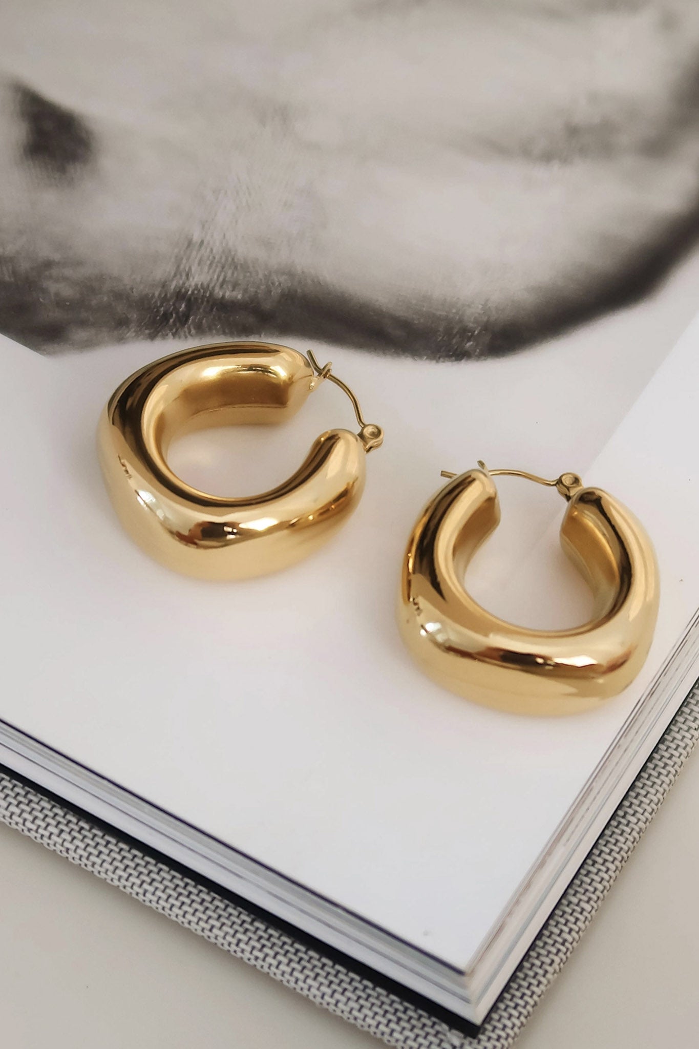 Classic U Hoops Earrings in Gold