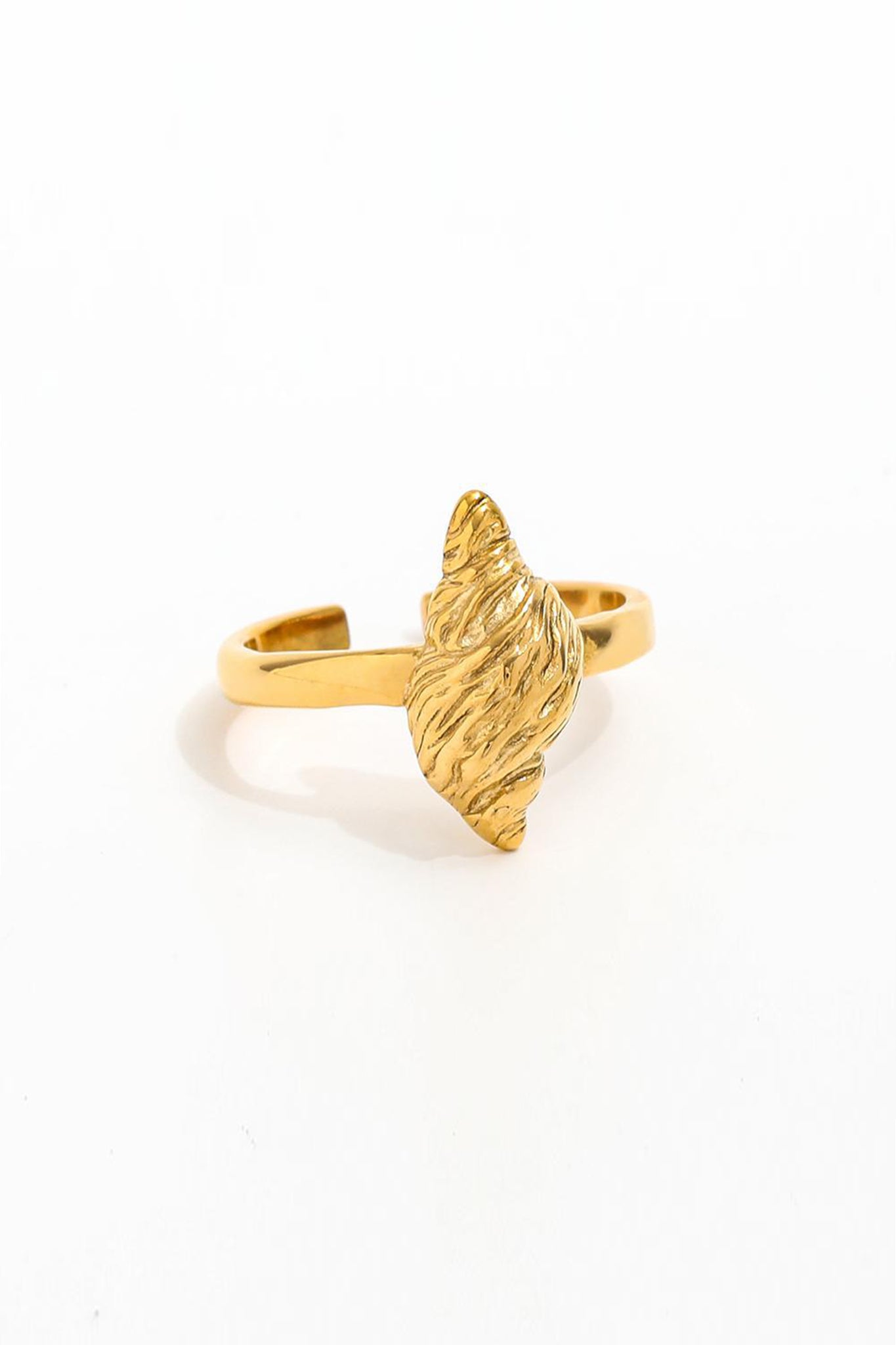 A stylish conch shell ring featuring a unique design, made from 18K gold plated marine grade stainless steel. The ring is water resistant, tarnish resistant, hypoallergenic, and free from lead and nickel.