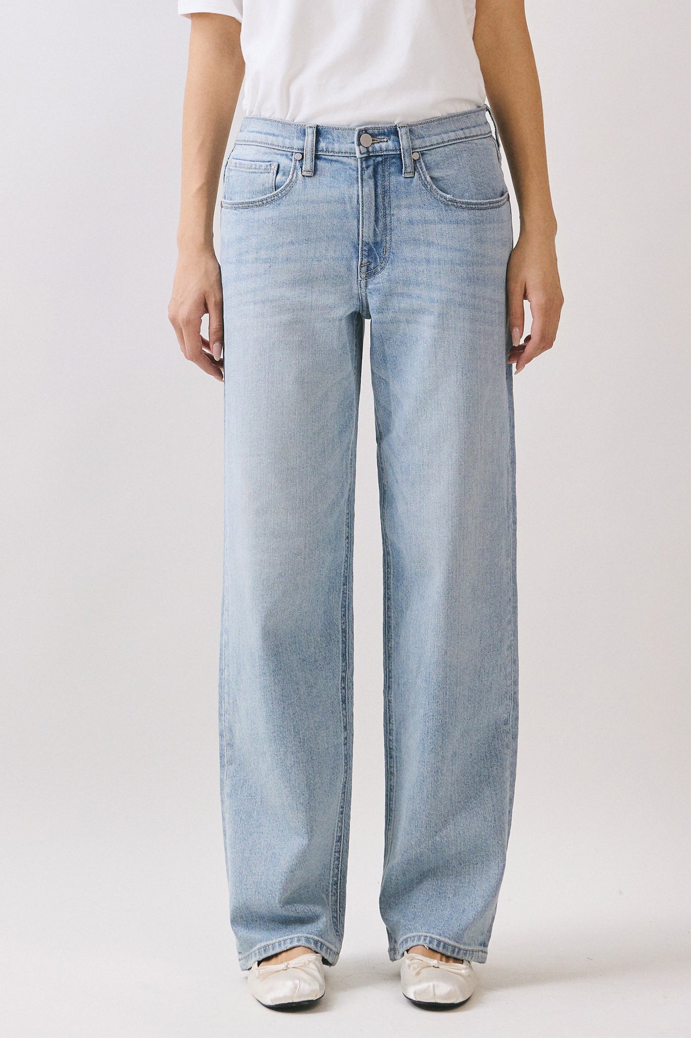 Eunina Atria Relaxed Straight Jeans in Moonlit