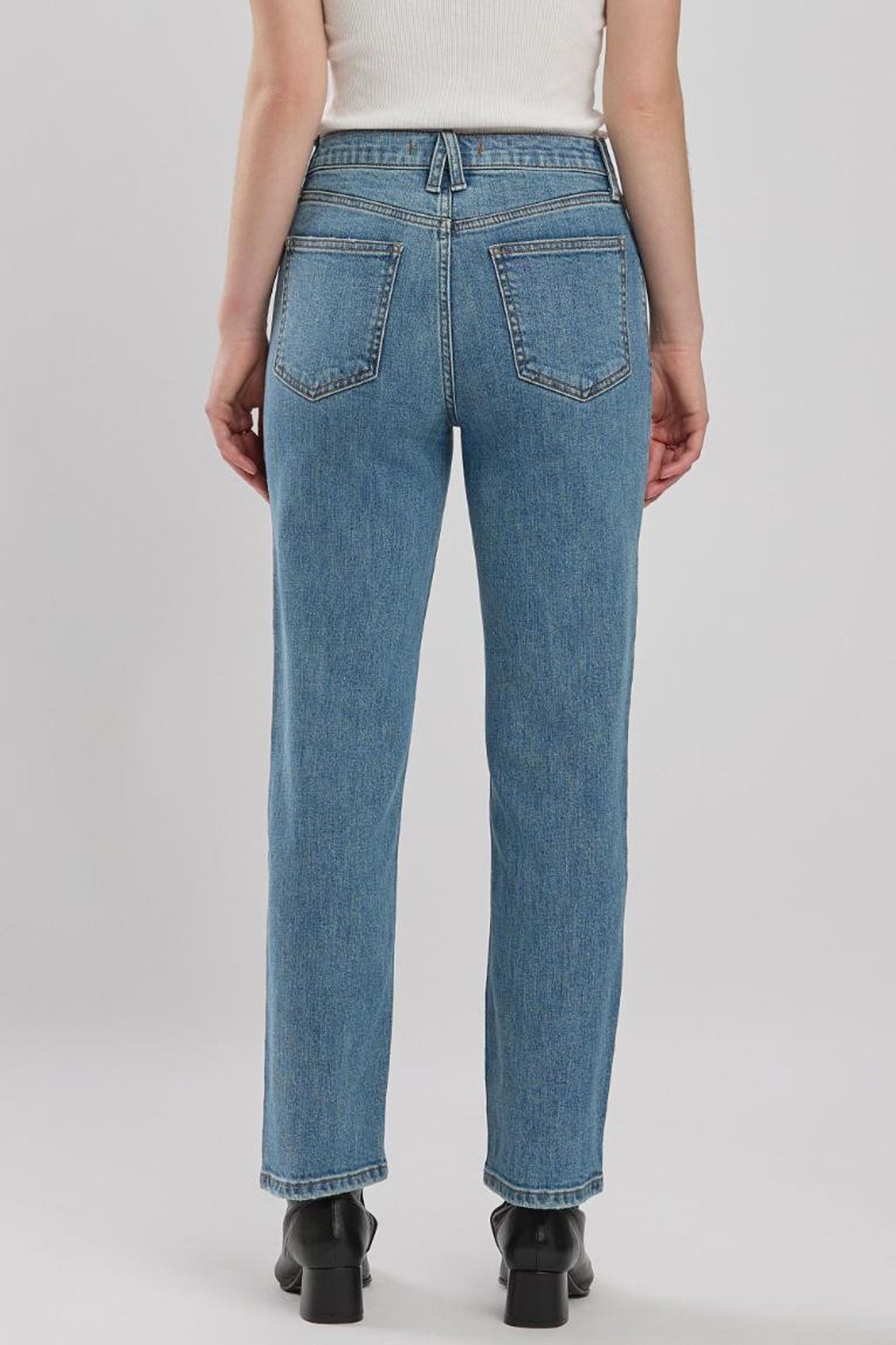 Eunina Olsen Classic Straight Jeans in Prairie