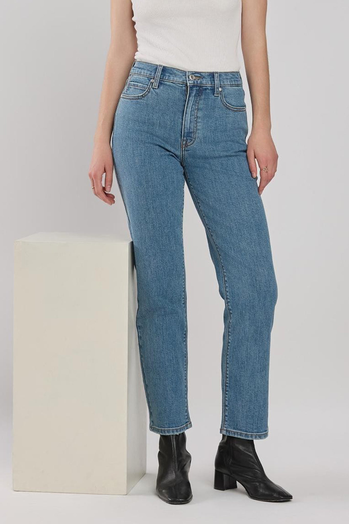 Eunina Olsen Classic Straight Jeans in Prairie