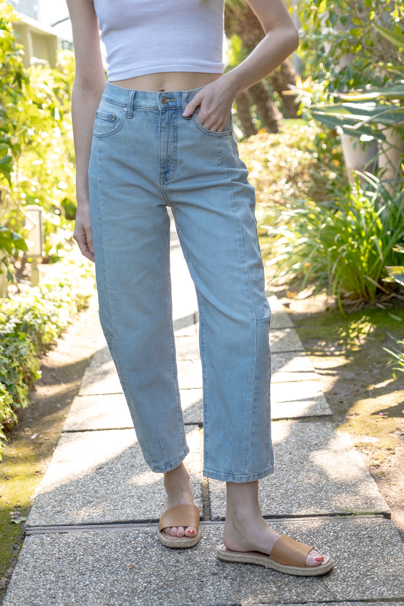Eunina Tia Arched Leg Jeans in Skyline