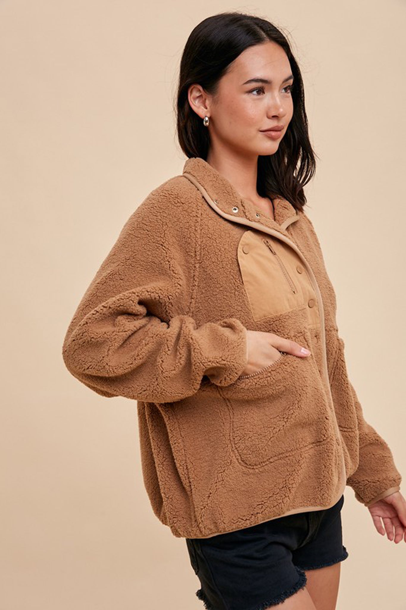 Oversized camel Sherpa jacket by Larrea Cove, featuring a cozy texture and casual style, displayed with sunglasses. Ideal for Fall 2024.