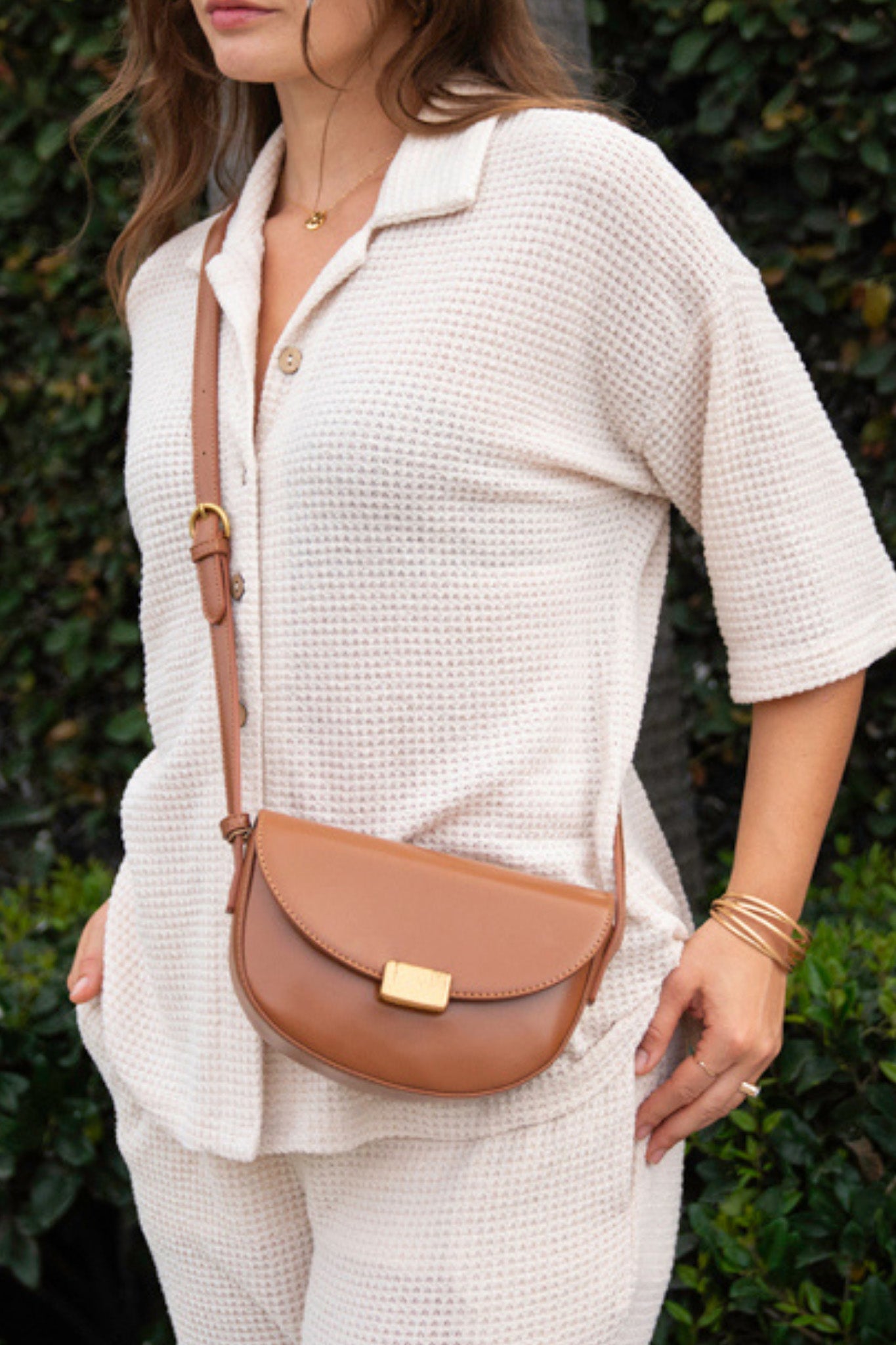 Rounded Crossbody Bag in Tan