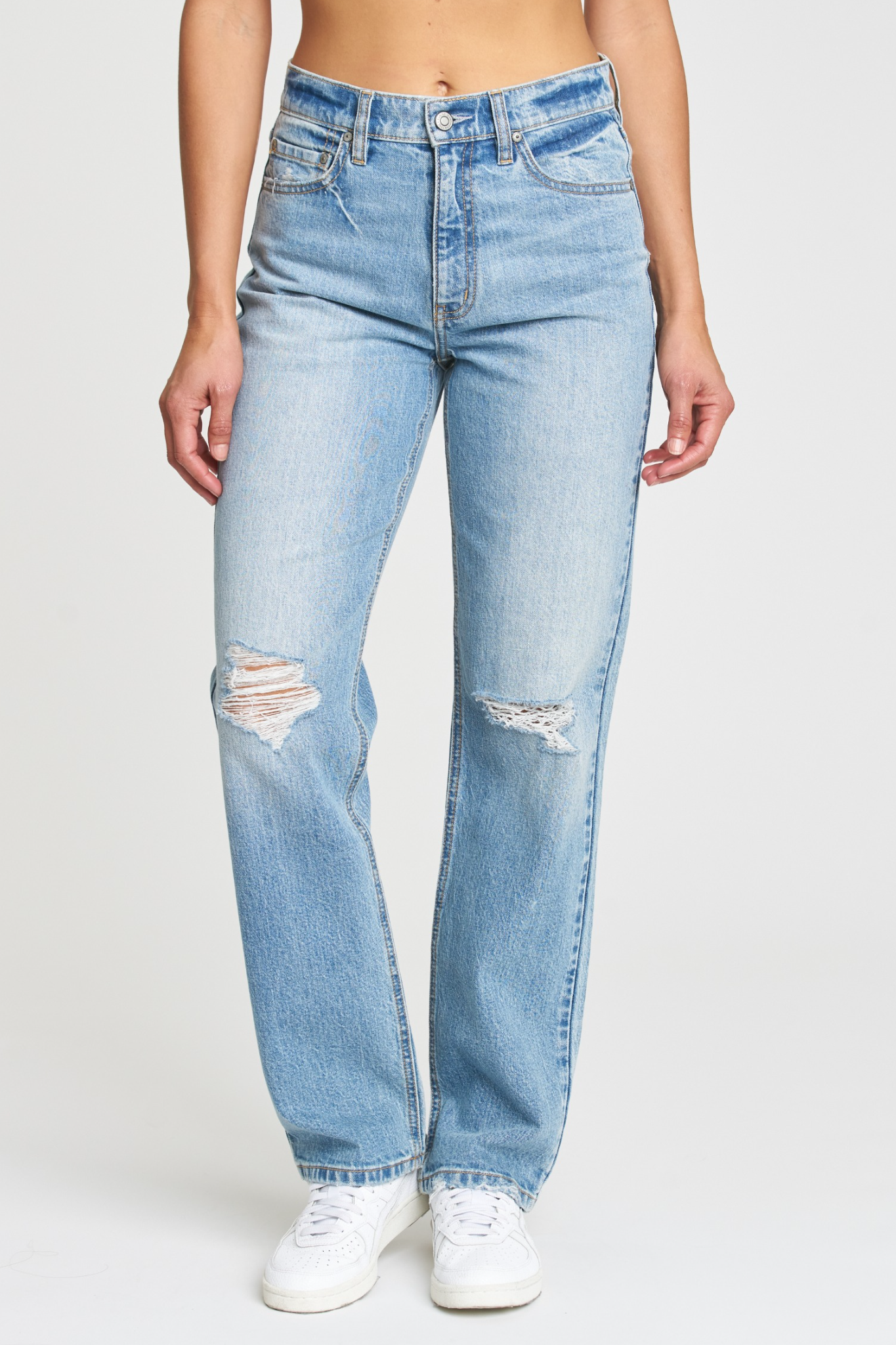 View 4 of Eunina Codi Dad Jeans in Agave, a Jeans from Larrea Cove. Detail: .